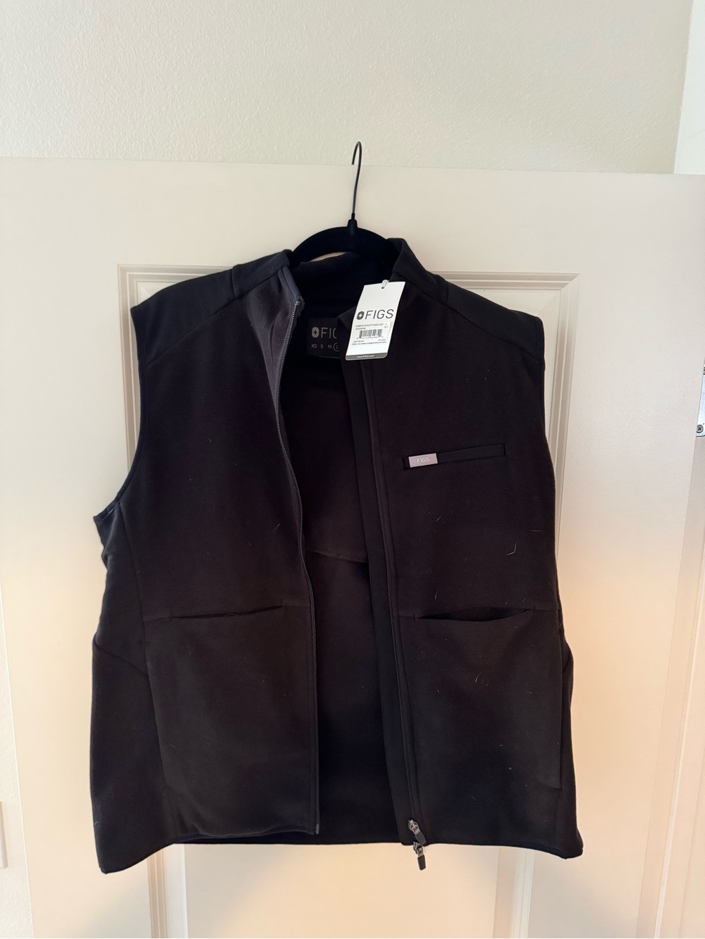 New with Tags FIGS Black Zip Fleece Vest Size Large